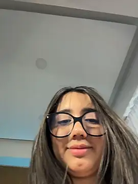 Michelle Zoe online show from June 26, 6:14 am
