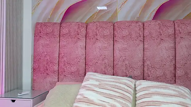 emmacurvy online show from February 18, 3:16 am