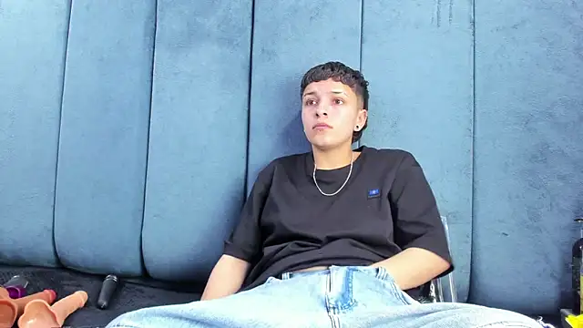 Megan Thompson  online show from February 1, 2:10 am