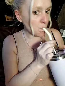 Bouncy-Bella28X online show from September 30, 3:06 pm