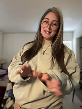 Alix Valentine online show from May 4, 9:40 pm