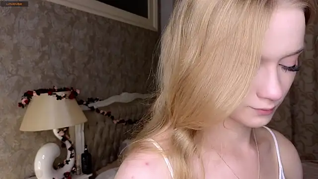 Snapshot of Emma_Frosty chatting on September 16, 6:38 pm Emma Frosty online show from September 16, 6:38 pm