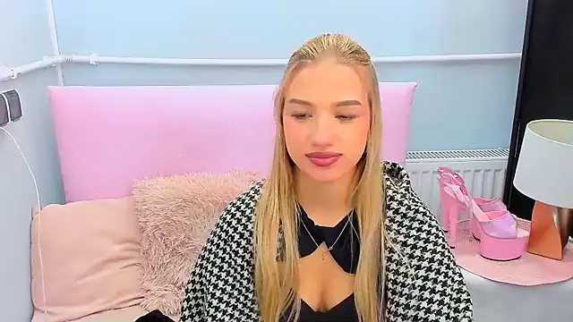 EvetteRose online show from October 25, 2:57 pm