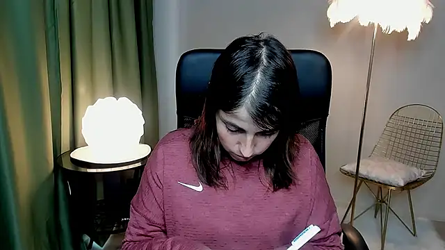 Snapshot of MartaEdams chatting on October 13, 6:27 am MartaEdams online show from October 13, 6:27 am