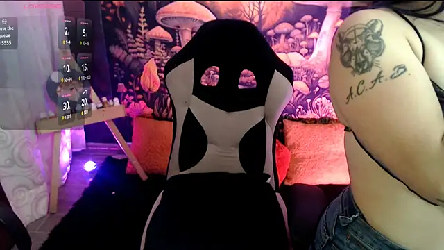 LunaBunny8 online show from January 9, 1:21 am