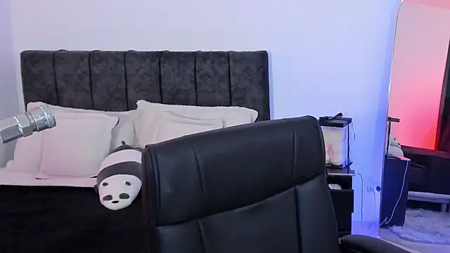 Taylormaxwell online show from February 27, 9:25 pm