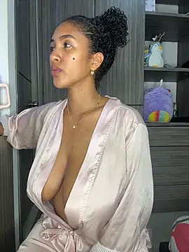 Snapshot of Mia_sweet80 chatting on October 15, 2:47 am Mia sweet80 online show from October 15, 2:47 am