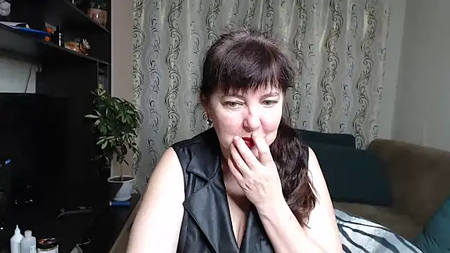 Snapshot of Illusionq chatting on October 14, 5:10 am Illusionq online show from October 14, 5:10 am