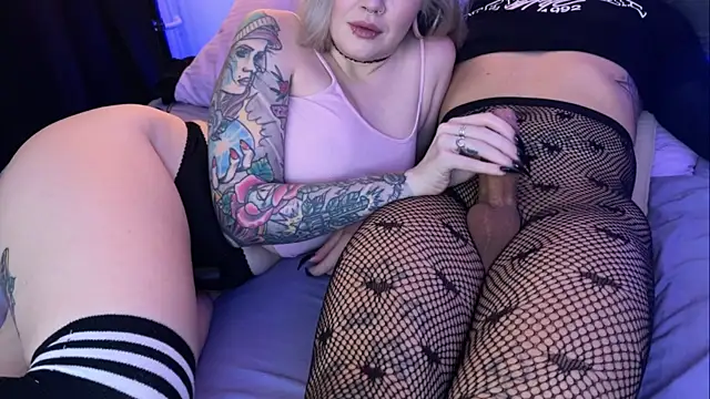 2 girls 1 dick online show from April 29, 4:27 am
