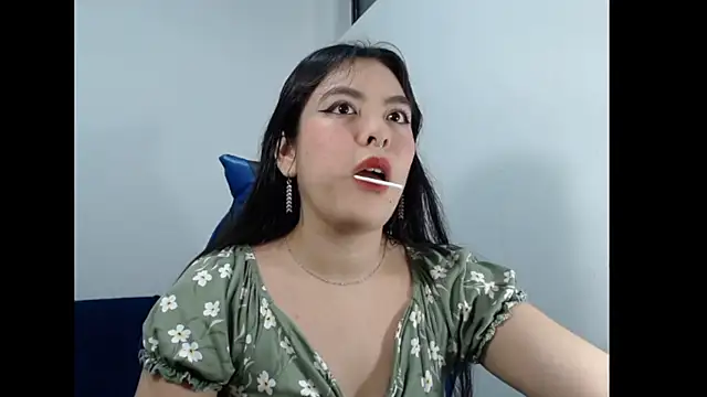 EloiseJun online show from May 12, 4:21 am