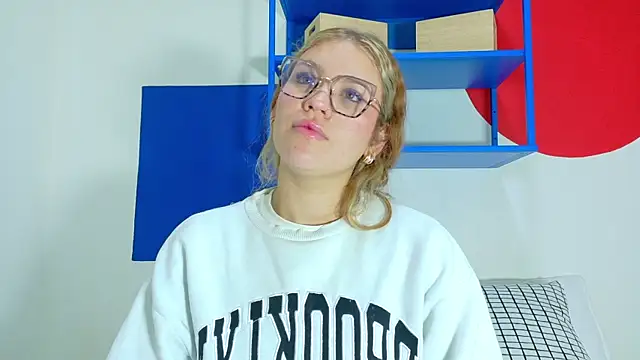 Snapshot of BelaMiller_ chatting on October 13, 11:46 am BelaMiller online show from October 13, 11:46 am