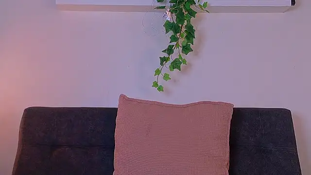 TiffValentinee  online show from March 4, 8:26 pm