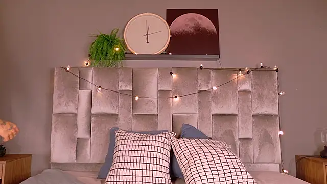 TiffValentinee  online show from December 16, 2:50 am