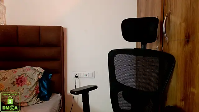 Gulaboo100 online show from August 9, 3:59 pm