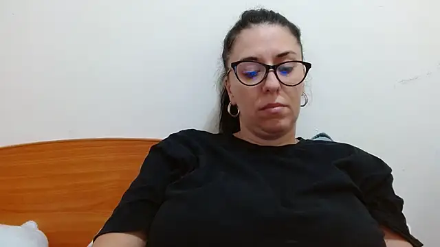 jollene online show from August 6, 12:23 pm