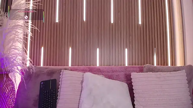 MylaDreams online show from December 1, 3:43 am