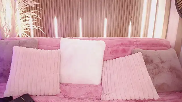 MylaDreams online show from September 27, 4:08 am