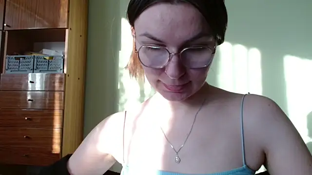 LooveELLYx online show from February 19, 3:00 pm