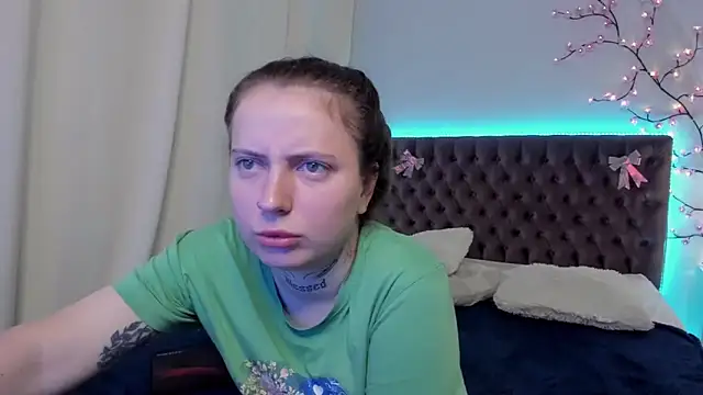 Snapshot of LilaVame chatting on September 22, 8:18 pm LilaVame online show from September 22, 8:18 pm