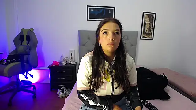 Esmeraldaa- online show from November 3, 3:32 am