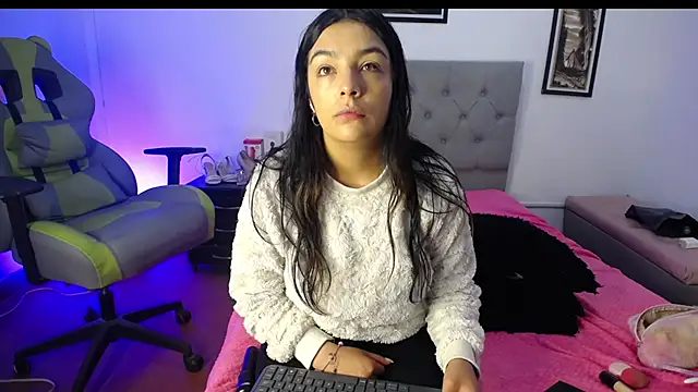Snapshot of Esmeraldaa- chatting on October 4, 4:51 am Esmeraldaa- online show from October 4, 4:51 am