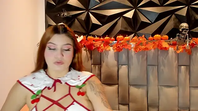 megan whitee   online show from October 29, 2:27 am