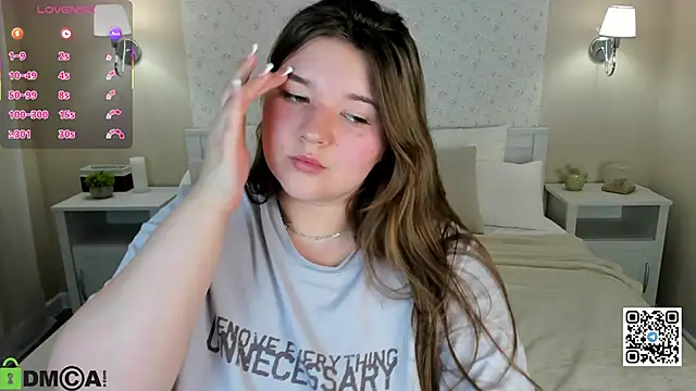 Snapshot of Chloee_White chatting on October 12, 6:49 am Chloee White online show from October 12, 6:49 am