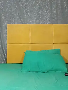HugeTitisxx online show from June 22, 6:32 am