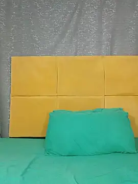HugeTitisxx online show from June 18, 9:36 am