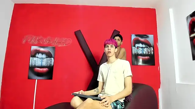 TWINKS FRIENDS online show from June 9, 1:43 pm