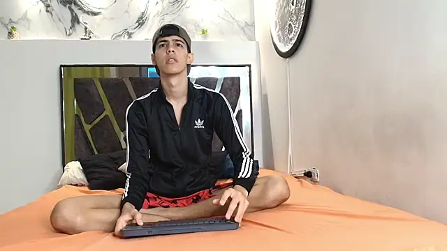 TWINKS FRIENDS online show from November 18, 7:31 am