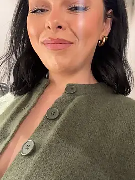 FrancescaXO online show from February 10, 2:09 pm