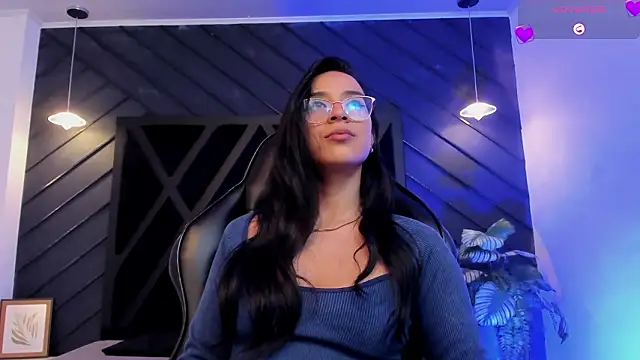 zoe martins  online show from February 5, 5:49 pm