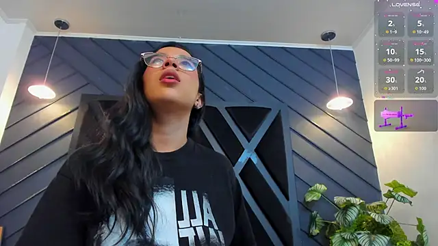 zoe martins  online show from October 1, 5:40 pm