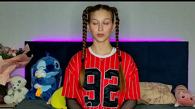 MissEmilyMiller online show from October 21, 5:06 pm