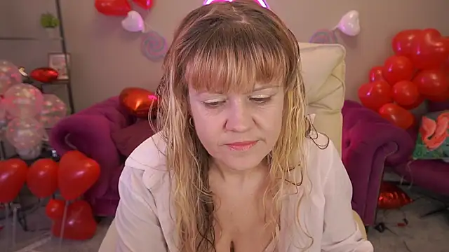 BellaLaPetit online show from February 14, 1:46 pm