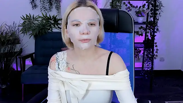 AuroraWrenfield online show from December 5, 4:45 am