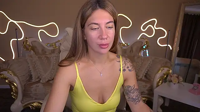 Snapshot of KateShanny chatting on October 4, 6:19 am KateShanny online show from October 4, 6:19 am