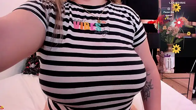 katherinn gomezz online show from April 28, 12:42 pm