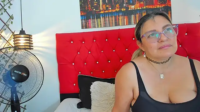 carolinacrus01 online show from March 13, 5:25 pm