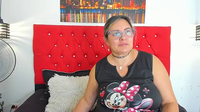 carolinacrus01 online show from March 17, 5:28 pm