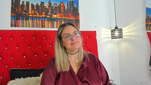 carolinacrus01 online show from March 12, 5:15 pm