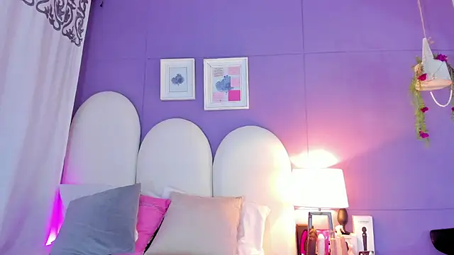 my aleja  online show from November 12, 5:55 pm