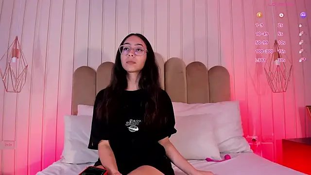 juliie star online show from June 19, 1:54 am