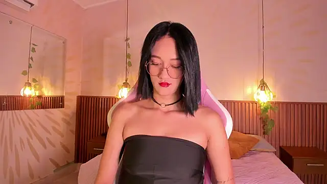 daphne courtis online show from June 12, 3:03 am