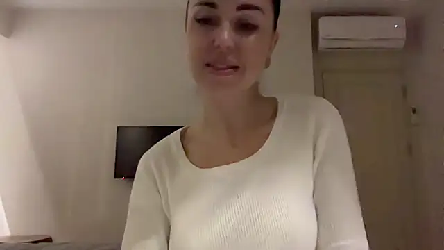 Gilin1 online show from February 3, 9:40 pm