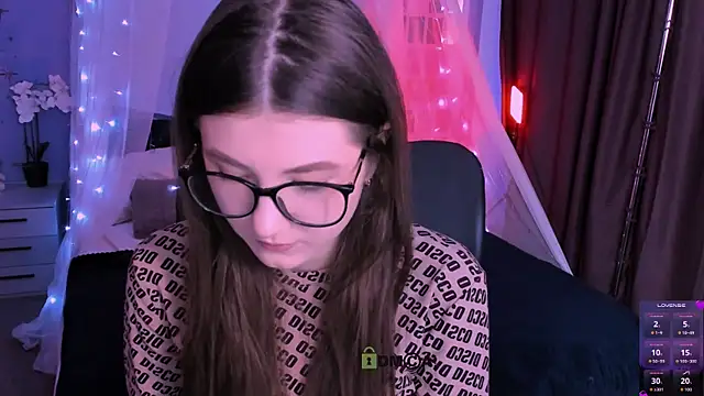 lissa night online show from December 19, 10:18 am