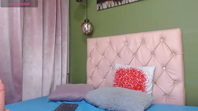 Snapshot of Lucia_Spear chatting on September 19, 1:43 pm Lucia Spear online show from September 19, 1:43 pm