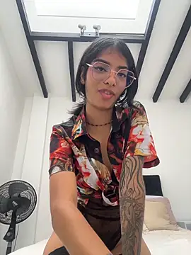 TweetiePieXXX online show from March 4, 9:32 pm