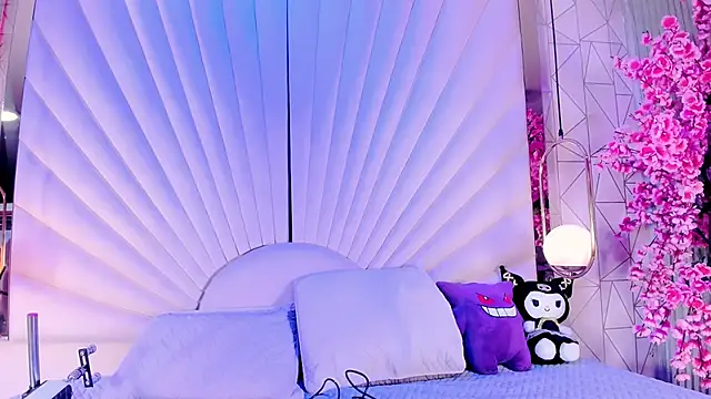VesperVelvet online show from May 3, 5:33 am
